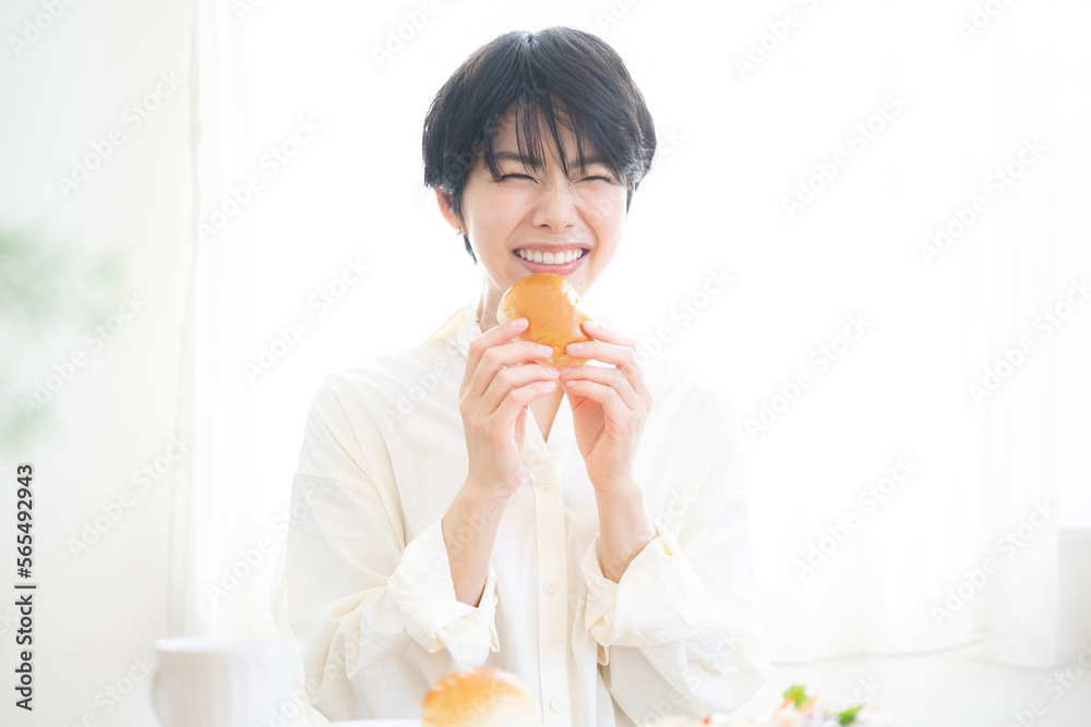 And for the main visual! Woman eating bread A fresh breakfast scene with a beautiful morning sunrise. And for the main visual! Woman eating bread A fresh breakfast scene with a beautiful morning sunrise.