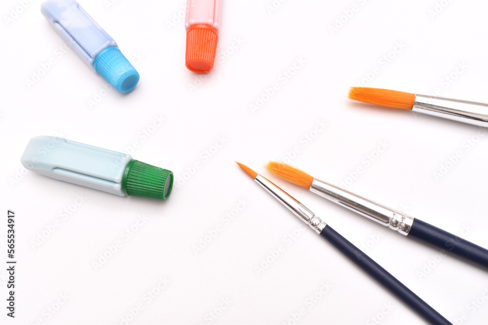 絵の具と筆 絵の具と筆