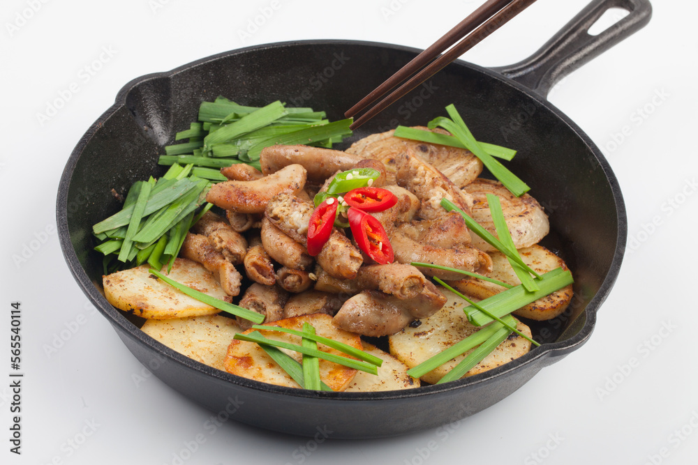 Finely chopped small intestine seasoned and grilled. Finely chopped small intestine seasoned and grilled.