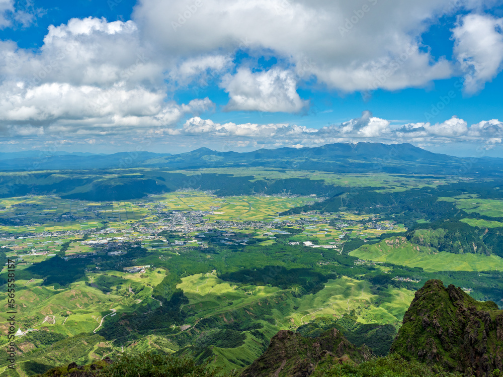 Obraz premium 阿蘇山から九重山を望む