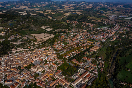 Obraz na plátne Fossombrone in Italy with Drone | Luftbilder vom Dorf Fossombrone in Italien