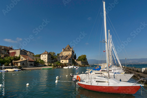  Port d'Yvoire, village médiéval sur le Lac Léman, l'un des plus beaux villages de France , Haute Savoie, Auvergne-Rhone-Alpes, France