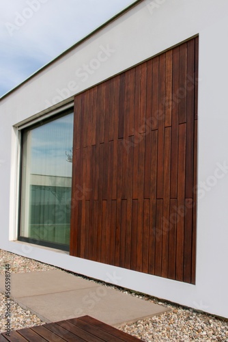 Contemporary facade with insulating wood cladding