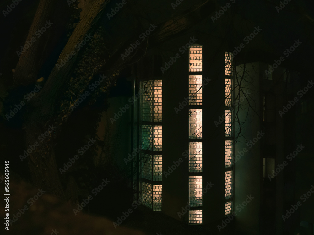 Hausdetail bei Nacht Innenstadt, Fenster Licht