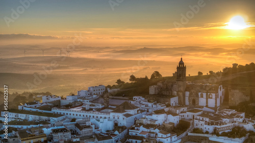 vista del amanecer en el municipio de Medina Sidonia, en la provincia de Cádiz, España photo