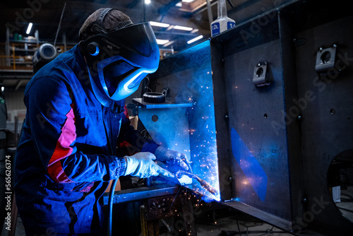 soudeur travailleur soudure industrie mécanique métallerie chaudronnerie usinage welder welding photo