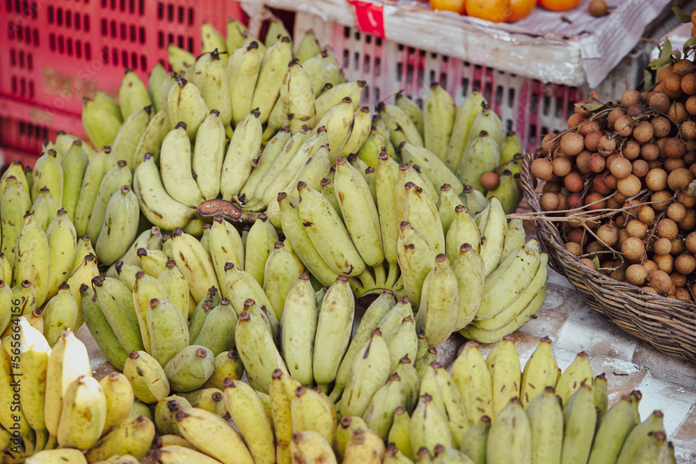  bananas at the market, traditional market
