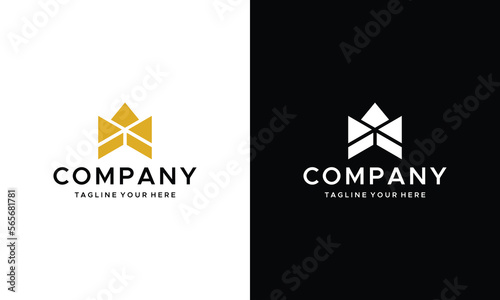Vintage Crown Logo Royal King Queen abstract Logo design vector Template. Geometric symbol Logotype concept icon.