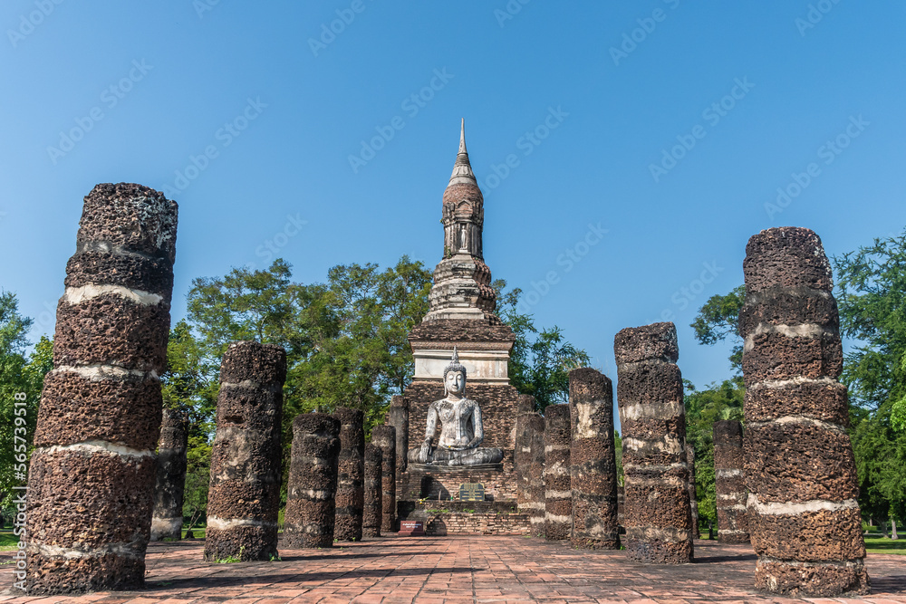 Naklejka premium Wat Temple beautiful temple in the historical park Thailand