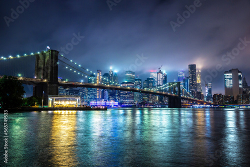 Brooklyn Bridge and Manhattan at night © Sergii Figurnyi