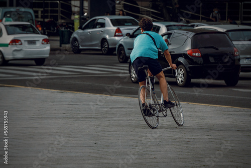 hombre joven manejando bicicleta  © KristianAlejandro.ph