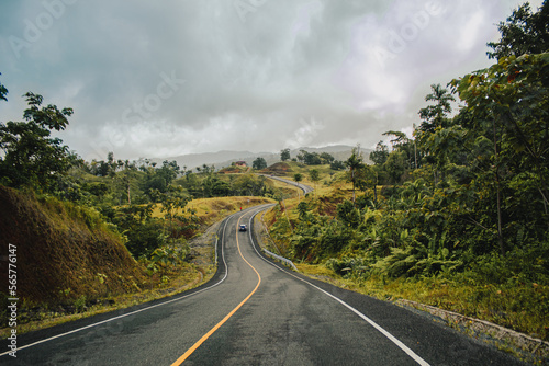 carretera entre montañas y bosque en Latinoamérica, Panamá, veraguas  photo