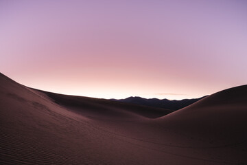 Fotobehang Hotel Zonsopkomst boven Great Sand Dunes  © Carleton