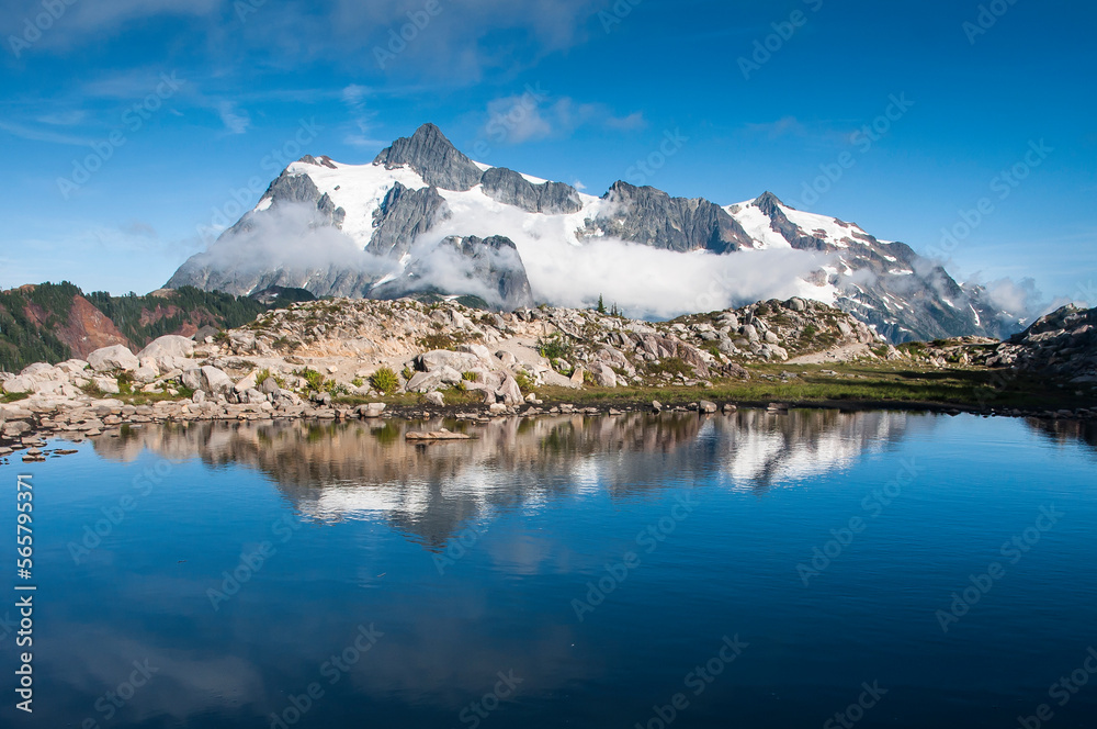 Mt. Shukshan and its reflection