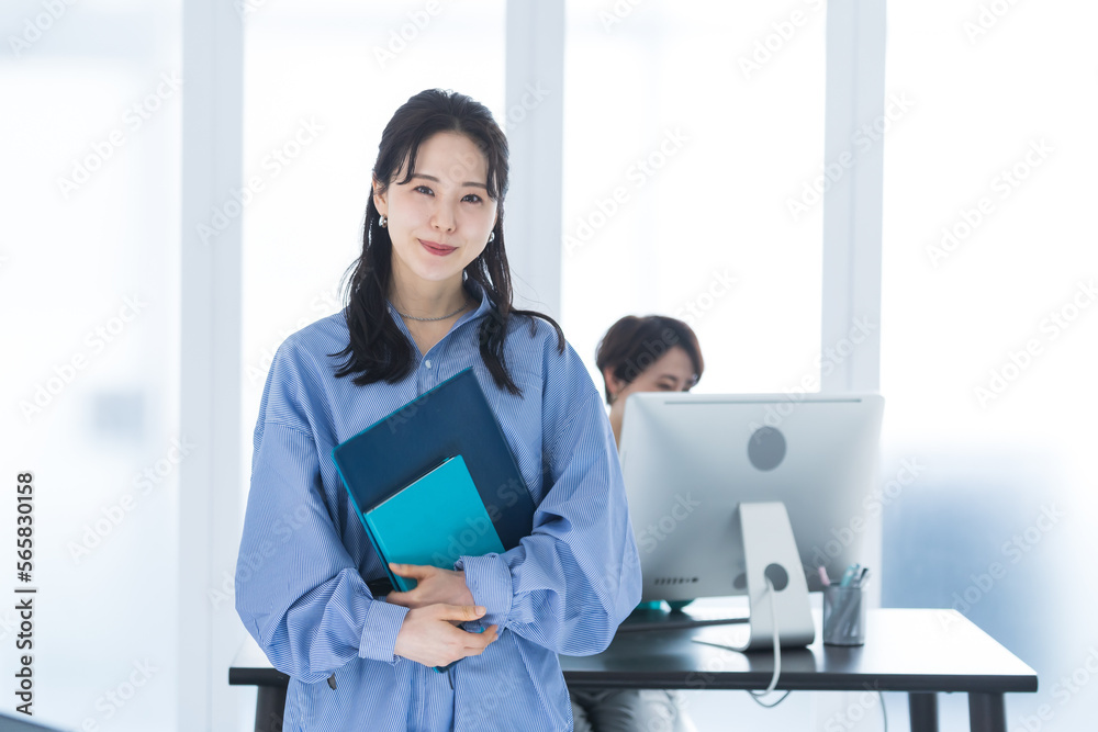 私服の日本人女性・ポートレート 私服の日本人女性・ポートレート