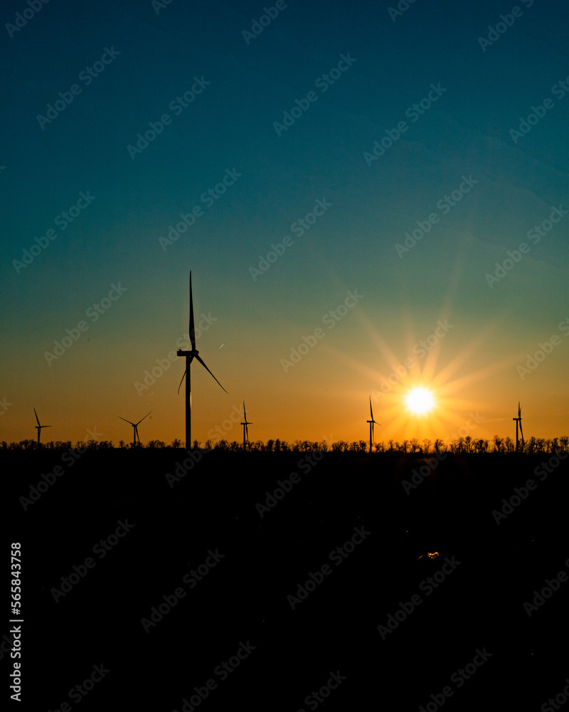 Obraz premium wind turbines at sunset