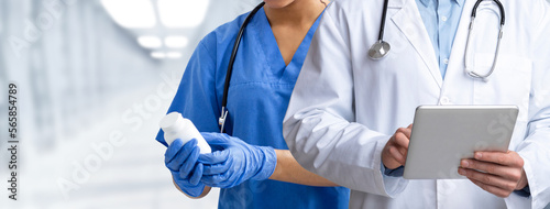 Billede på lærred Medical staff working at modern clinic, cropped shot