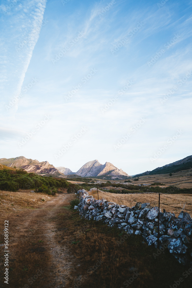 Paisajes de montañas de somiedo en asturias, españa