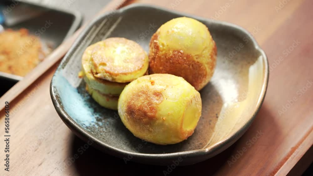 Northeast China special street food sizzling egg Northeast China special street food sizzling egg