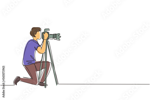 Single continuous line drawing professional photographer man kneeling for taking pictures with digital camera and tripod. Digital photography hobby. One line draw graphic design vector illustration