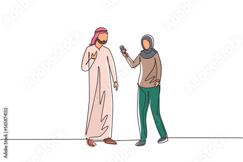 Single continuous line drawing Arab woman TV journalist, reporter with microphone interviews senator, vip businessman, congressman. Business news, tv channel. One line draw design vector illustration