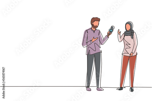 Continuous one line drawing Arabian male tv reporter interviewing questions. Man holding an interview with woman, professional journalist in conversation. Single line draw design vector illustration