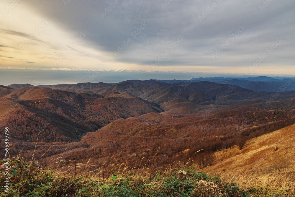 Fototapeta premium View of the ridge of mountain peaks from a height of 1000 m. A mountain range with high peaks. Mountain peaks of the Caucasus on a sunny day. View of the peak of Mount Peus at an altitude of 1000 m.