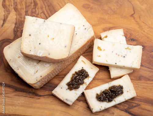 Photos Italian cheese collection, yellow taleggio cheese with black truffles mushrooms