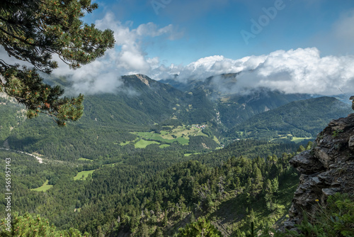 Vallon de Gresse en Vercors et le Grand Bisou , Paysage du massif du Vercors en été , Isère .