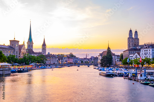 Obraz na płótnie Scenic panoramic view of historic Zürich city center with famous Fraumünster and Grossmünster Church and river Limmat at Lake Zurich on a beautiful sunny day with blue sky in summer, Switzerland w salonie