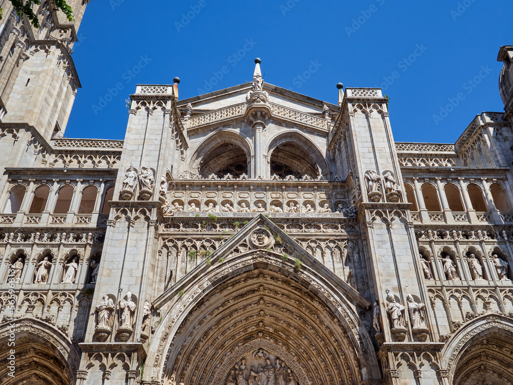 Portal of Forgiveness (Puerta del Perdon) in the main facade of Toledo Cathedral. Gothic style. Castilla La Mancha, Spain, Europe