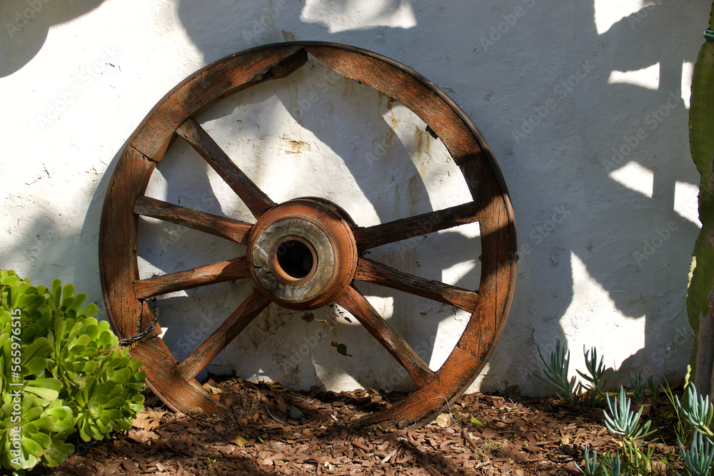 old wagon wheel decor in the garden