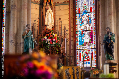 Heiligenstatuen Kirche Maria Lourdes Dussnang Schweiz