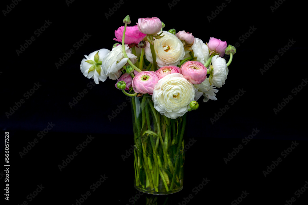 bouquet of rose and white ranunculus 