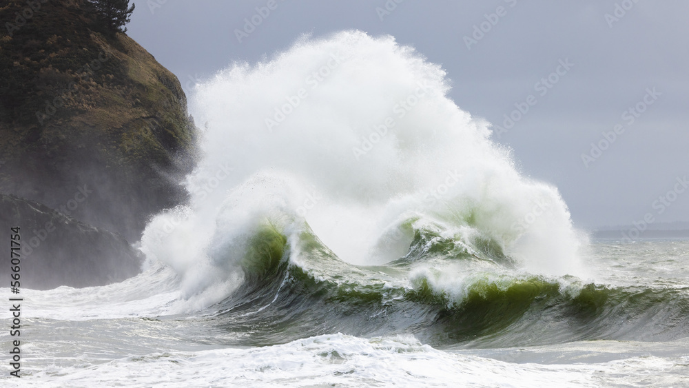 wave breaking on the rocks