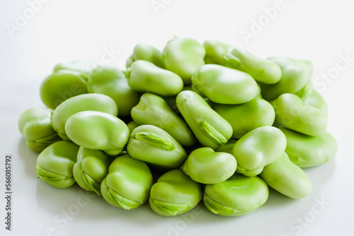 Wallpaper Mural むき実のソラマメ Torontodigital.ca