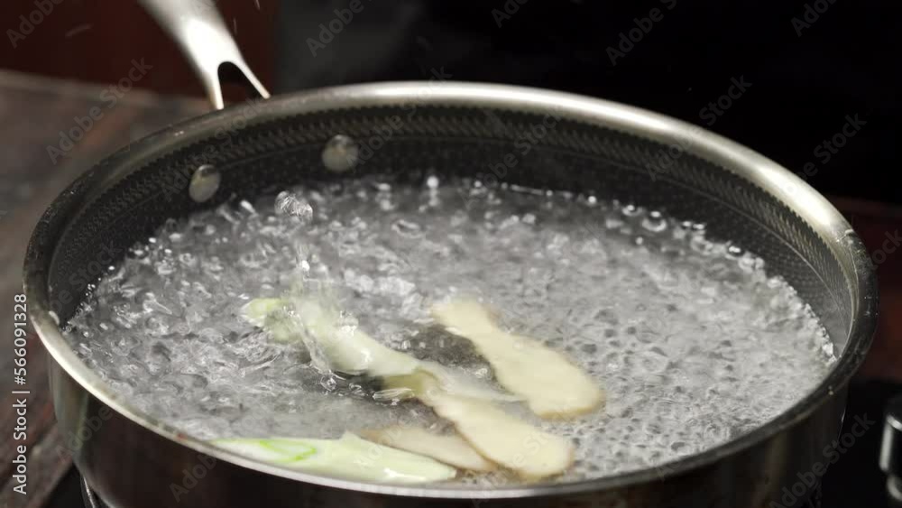 Cooking process of boiled cocoons and chrysalis, a special delicacy in Northeast China Cooking process of boiled cocoons and chrysalis, a special delicacy in Northeast China