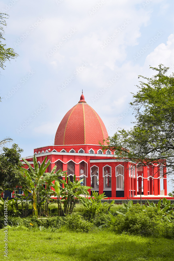Fototapeta premium Moekhlas Sidik Mosque, Pandaan District, Pasuruan, East Java, Indonesia. in the morning with blue sky and white clouds. Because red colored, it also called Red Mosque