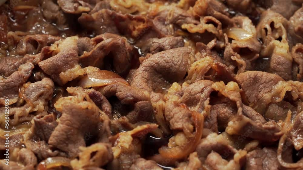The production process of classic Japanese fast food dish fat beef rice The production process of classic Japanese fast food dish fat beef rice