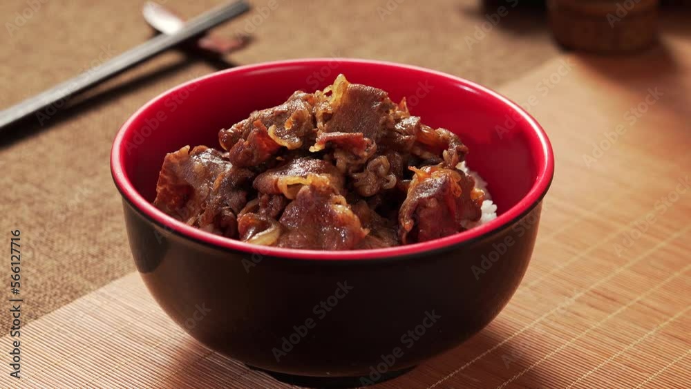 The production process of classic Japanese fast food dish fat beef rice The production process of classic Japanese fast food dish fat beef rice