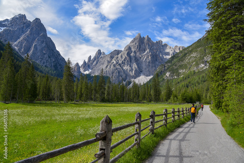 Wanderweg im Fischleintal im Naturpark Drei Zinnen / Südtirol