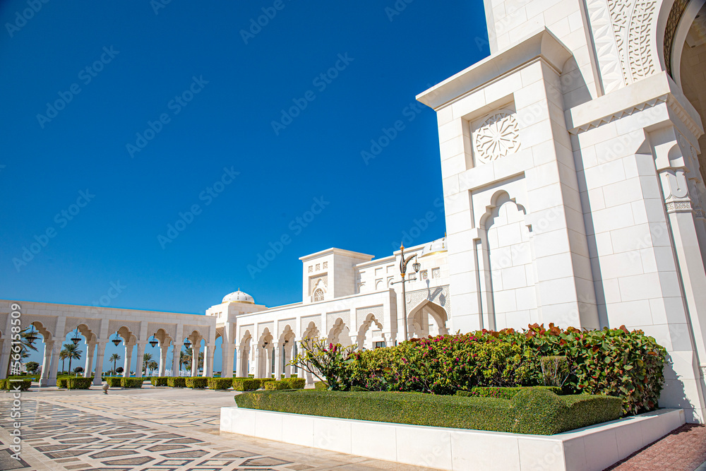 Obraz premium Abu Dhabi in united emirates louvre museum and mosque