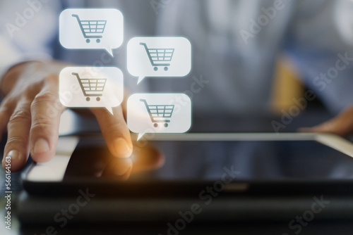 オンラインショッピングでの注文と買い物かご　Online shopping, internet purchases and e-commerce
 photo