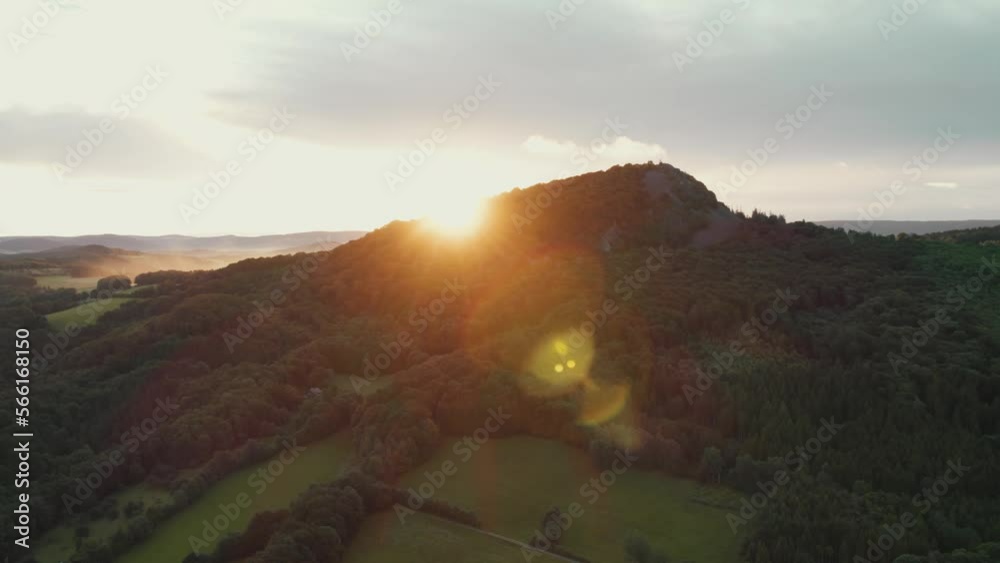 Sonnenaufgang in der Rhön - Milseburg mit Sonnenlicht