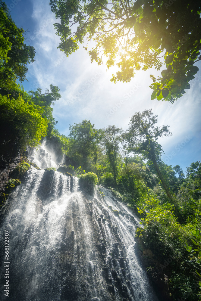 Sur le site de Tumpak Sewu waterfalls en Indonésie sur l'île de Java ...