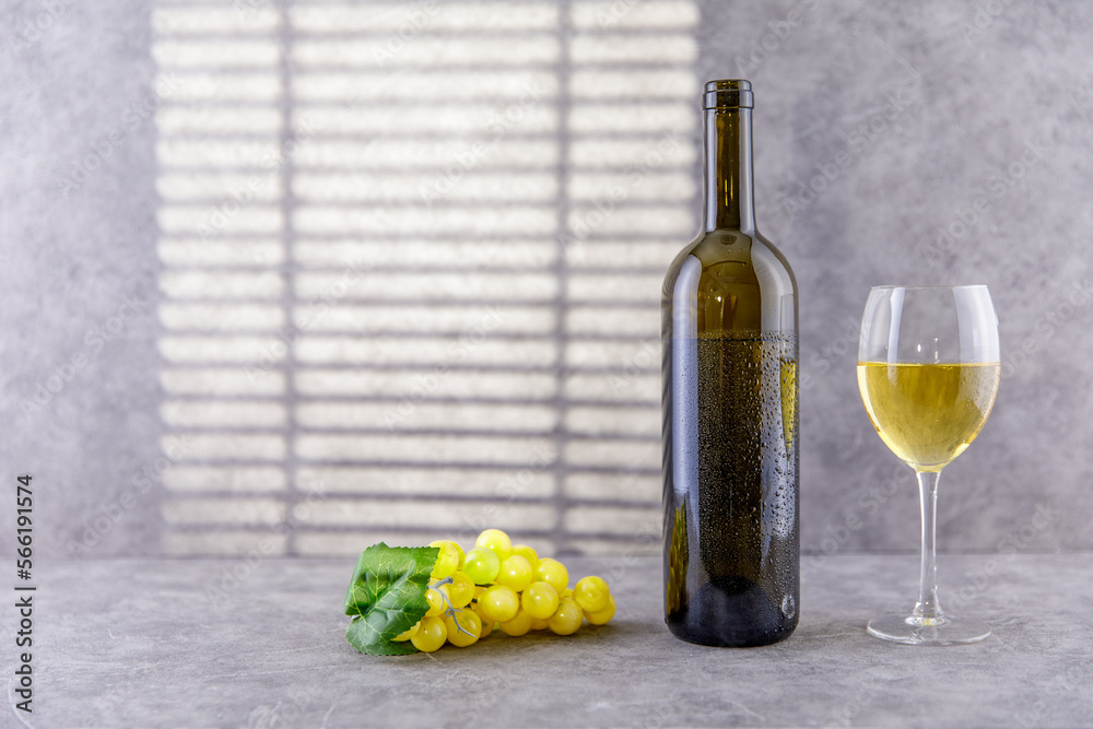 Obraz premium Weißwein im Glas
