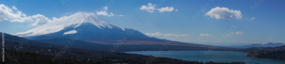 Fototapeta premium 富士山のパノラマ写真