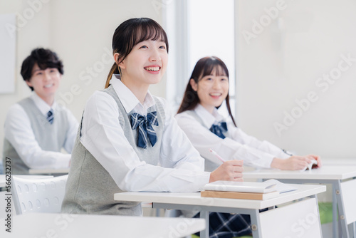 Foto 教室で授業を受ける学生