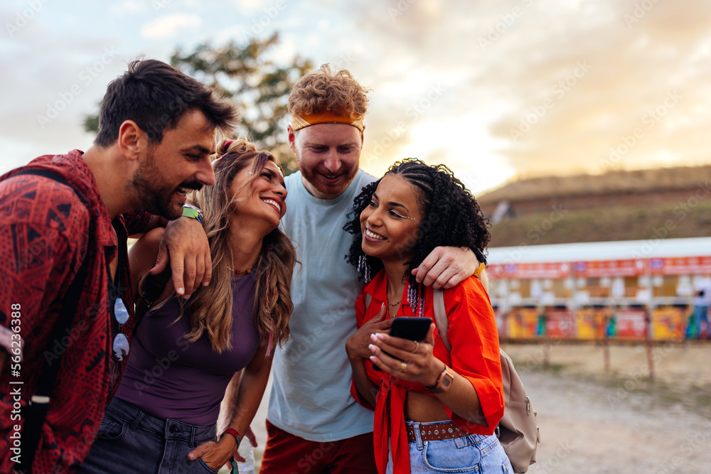 Obraz premium Group of hipster people enjoying on festival event