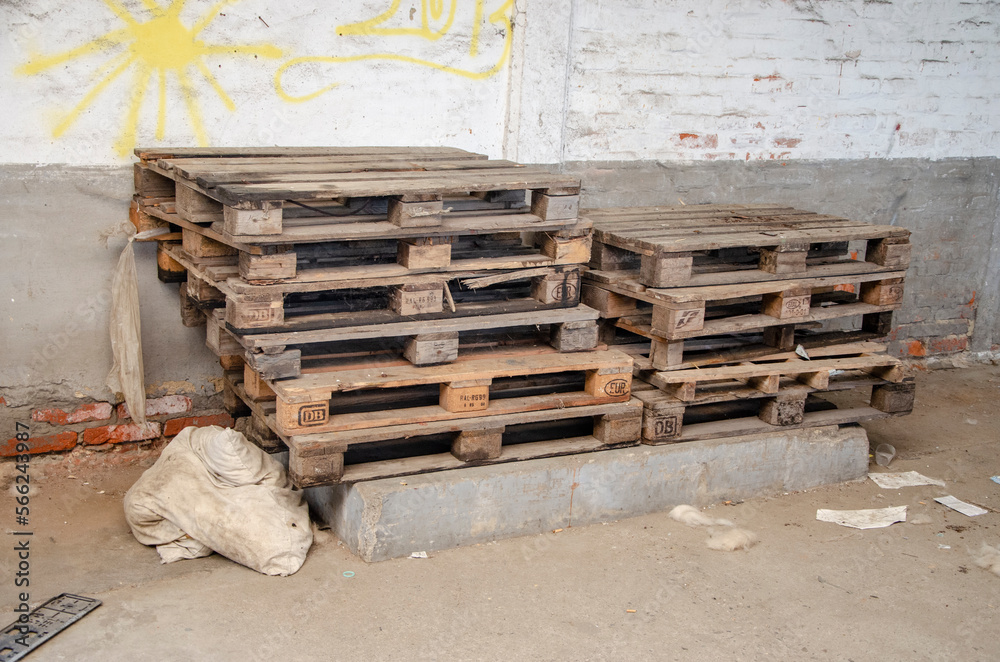 Disposable pallets are solid wooden pallets that can be used once to
